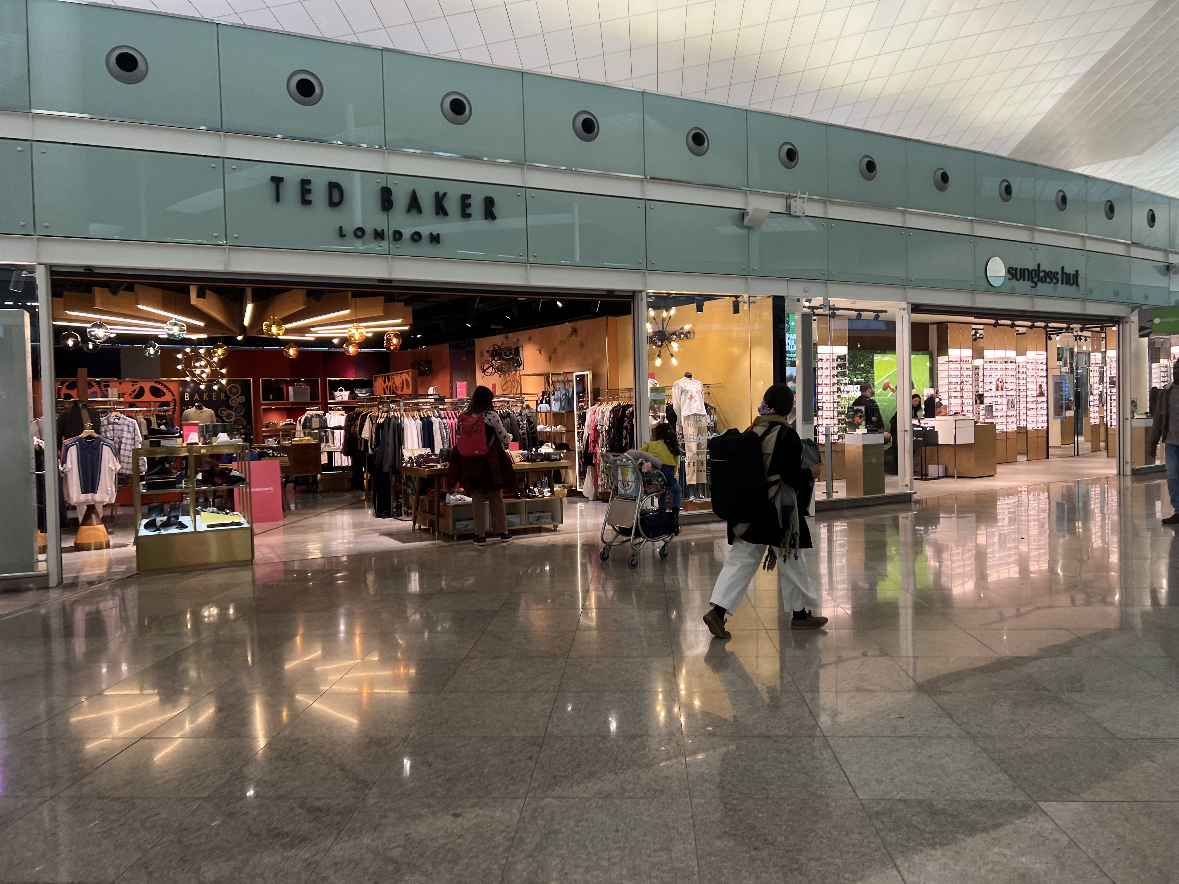 barcelonaairport Tedbaker